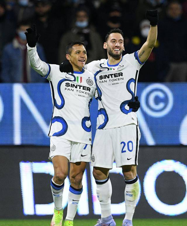 德甲劲旅零封对手，稳固联赛榜首位置的简单介绍